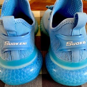 Women’s size 11 tennis shoes